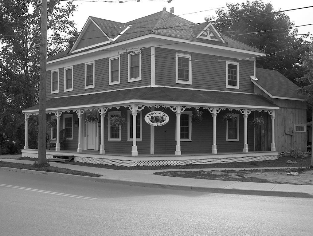 Emilyville Inn Campbellford Exterior photo