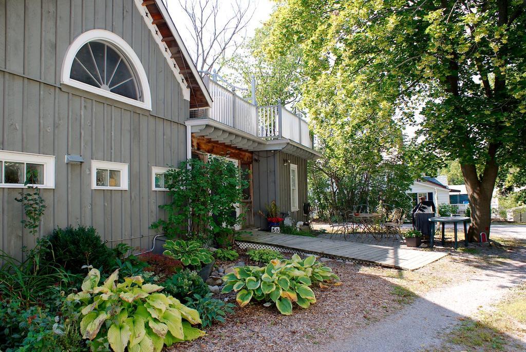 Emilyville Inn Campbellford Exterior photo
